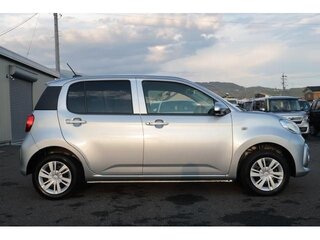 2023 Toyota Passo III Рестайлинг, серебристый, 810217 рублей, вид 4