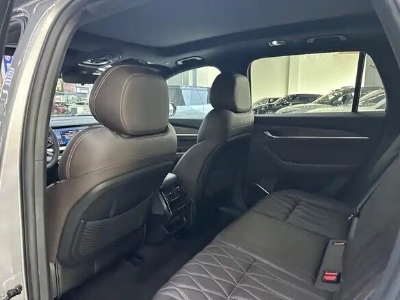 2025 Geely Monjaro (Xingyue L) I Рестайлинг (China Market), серый, 3230010 рублей - вид 16