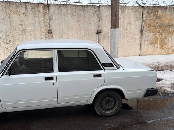 2007 Lada (ВАЗ) 2107, белый, 100000 рублей - вид 2