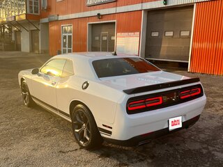 2017 Dodge Challenger III Рестайлинг 2, белый, 3000000 рублей, вид 3