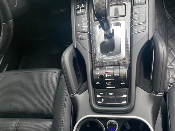 2016 Porsche Cayenne Diesel II Рестайлинг (958), красный - вид 11