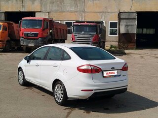 2016 Ford Fiesta Mk6 Рестайлинг, белый, 574750 рублей, вид 4