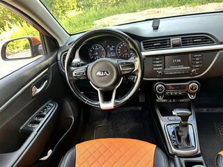 2017 Kia Rio IV, оранжевый, 1300000 рублей, вид 3