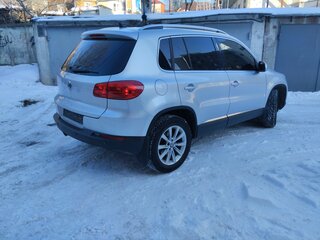 2011 Volkswagen Tiguan I Рестайлинг, серебристый, 1400000 рублей, вид 3
