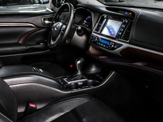2018 Toyota Highlander III (XU50) Рестайлинг, чёрный, 3909900 рублей, вид 4