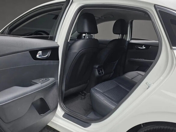 2021 Kia K3 II Рестайлинг, белый - вид 26