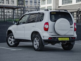 2017 Chevrolet Niva I Рестайлинг, белый, 630000 рублей, вид 2