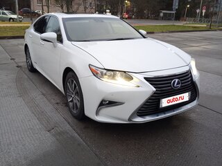 2016 Lexus ES 300h VI Рестайлинг, белый, 2900000 рублей, вид 1