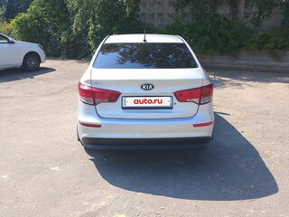 2016 Kia Rio III Рестайлинг, серебристый, 470000 рублей, вид 3