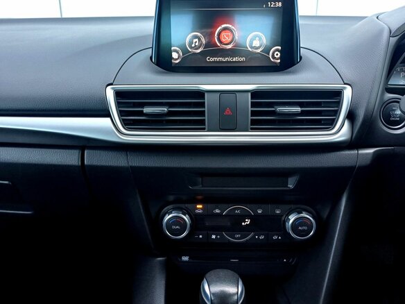 2018 Mazda 3 III (BM) Рестайлинг, чёрный, 1744000 рублей - вид 17