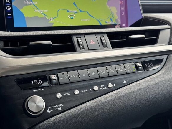 2020 Lexus ES 250 VII, белый, 4330000 рублей - вид 9