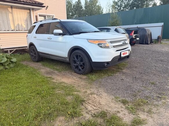 2014 Ford Explorer V, белый, 2100000 рублей