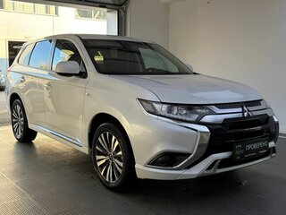 2022 Mitsubishi Outlander III Рестайлинг 3, белый, 2450000 рублей, вид 3