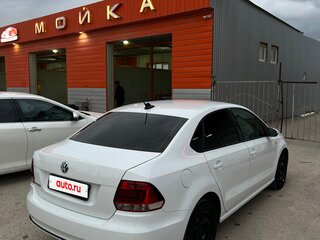 2018 Volkswagen Polo V Рестайлинг, белый, 850000 рублей, вид 3