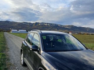 2017 Volkswagen Tiguan I Рестайлинг, чёрный, 1648000 рублей, вид 2