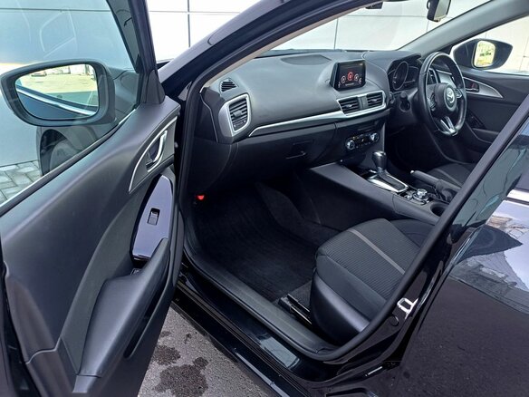 2018 Mazda 3 III (BM) Рестайлинг, чёрный, 1744000 рублей - вид 10