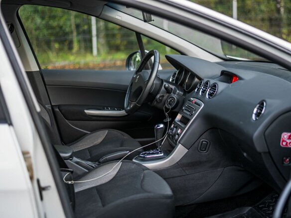2011 Peugeot 308 I Рестайлинг, белый, 510000 рублей - вид 10