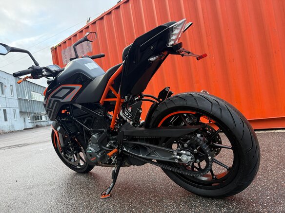 2023 KTM 250 Duke, чёрный, 399990 рублей - вид 20