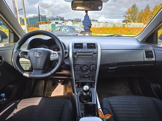 2011 Toyota Corolla X (E140, E150) Рестайлинг, серебристый, 850000 рублей, вид 4