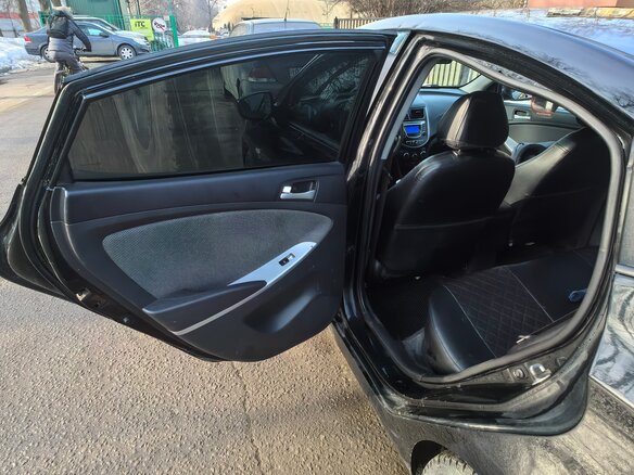 2014 Hyundai Solaris I, чёрный, 720000 рублей - вид 8