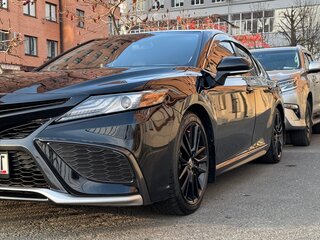 2022 Toyota Camry VIII (XV70) Рестайлинг, чёрный, 3600000 рублей, вид 3