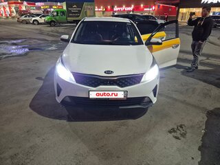2021 Kia Rio IV Рестайлинг, серый, 870000 рублей, вид 1