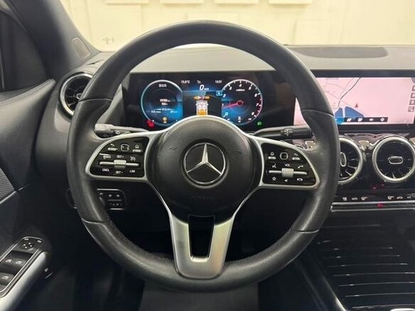 2022 Mercedes-Benz GLA 180 II (H247), белый - вид 10