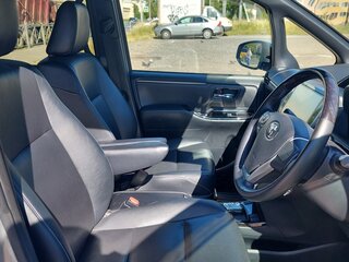 2018 Toyota Esquire I Рестайлинг, серебристый, 2375000 рублей, вид 4