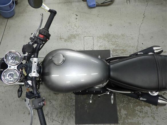2020 Triumph Speed Twin, серый, 900000 рублей - вид 15