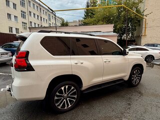 2017 Toyota Land Cruiser Prado 150 Series Рестайлинг 2, белый, 5200000 рублей, вид 5