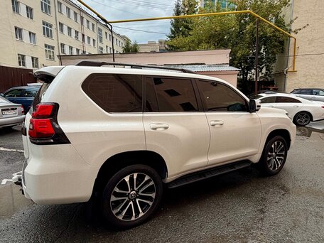 2017 Toyota Land Cruiser Prado 150 Series Рестайлинг 2, белый, 5200000 рублей, вид 5