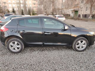 2012 Renault Megane III, чёрный, 700000 рублей, вид 3