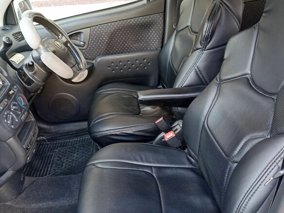 2002 Toyota FunCargo, серый, 450000 рублей - вид 5