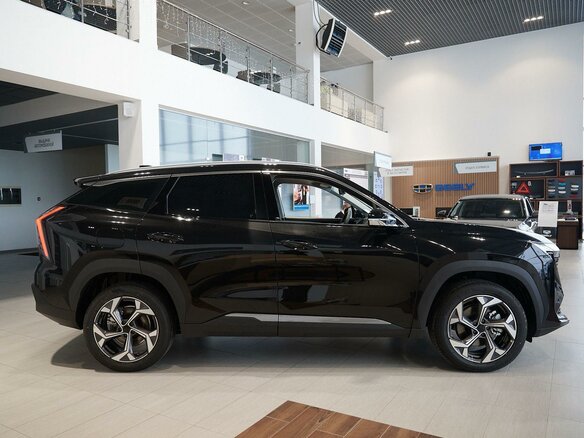 2026 Geely Atlas II, чёрный, 3909990 рублей - вид 3