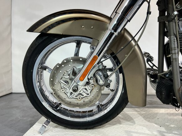 2012 Harley-Davidson CVO, бежевый, 980000 рублей - вид 13