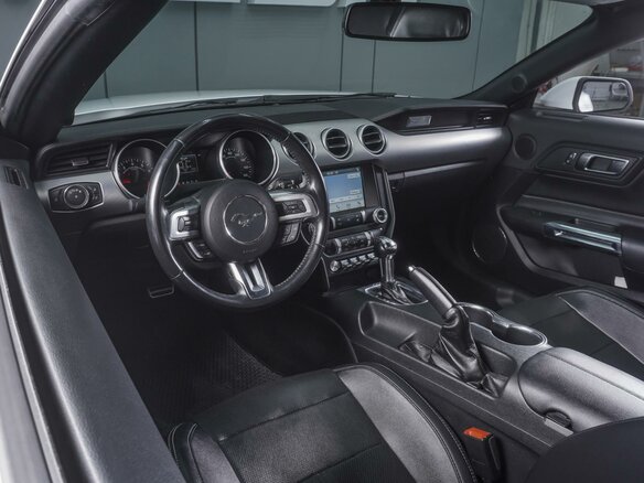 2019 Ford Mustang VI Рестайлинг, белый - вид 14