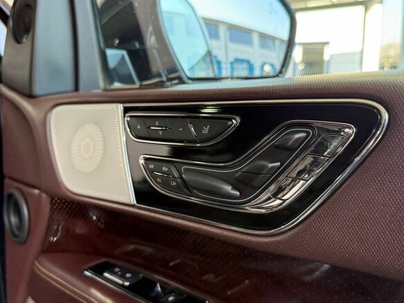2019 Lincoln Navigator IV, чёрный, 7399000 рублей - вид 22