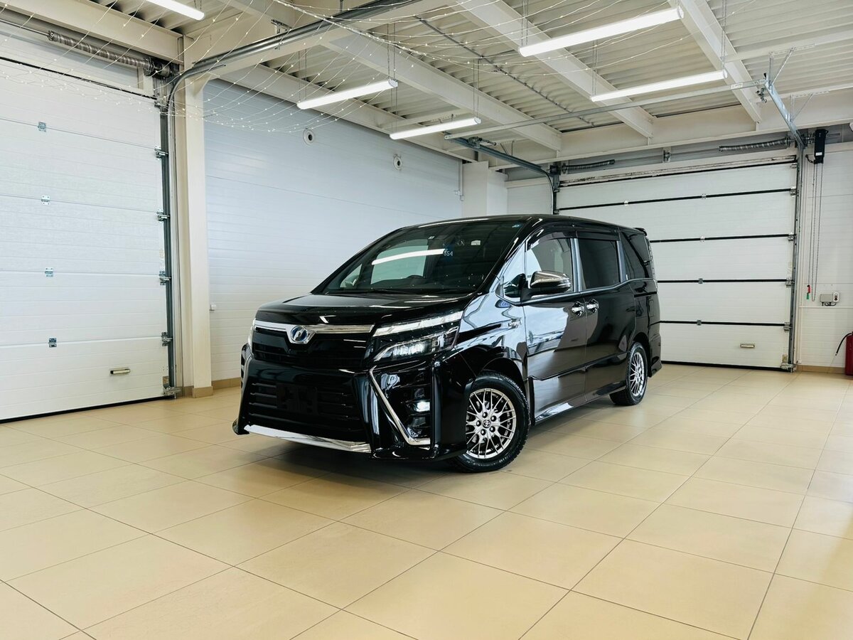 Открыть фотографии: Toyota Voxy III (R80) Рестайлинг