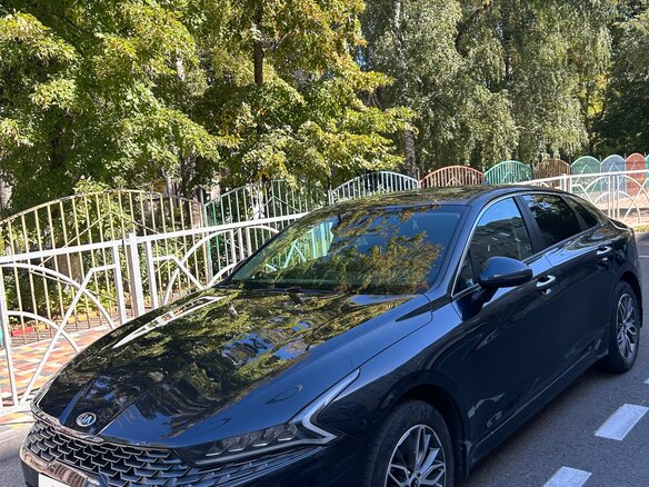 2021 Kia K5 III, синий, 2900000 рублей - вид 1