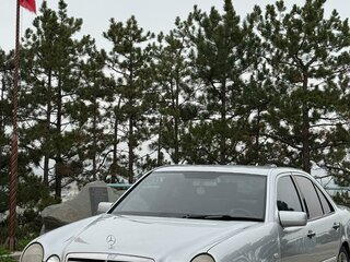 1998 Mercedes-Benz E-Класс 240 II (W210, S210), серебристый, 500000 рублей, вид 4