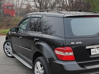 2005 Mercedes-Benz M-Класс 320 II (W164), чёрный, 950000 рублей, вид 4