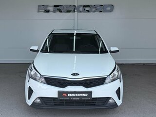 2020 Kia Rio IV Рестайлинг, белый, 1499000 рублей, вид 5