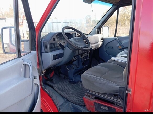 1997 Mercedes-Benz Sprinter Classic, красный, 900000 рублей - вид 3