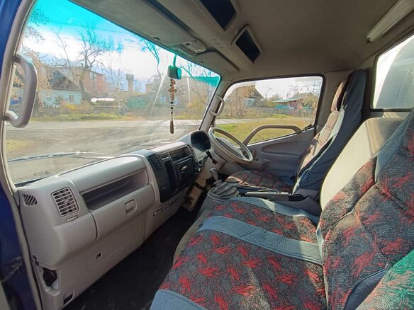 2000 Toyota Dyna, синий, 2150000 рублей - вид 16