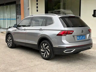 2023 Volkswagen Tiguan Allspace II Рестайлинг, серебристый, 2376555 рублей, вид 5