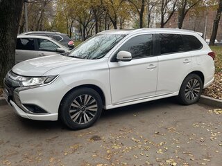 2022 Mitsubishi Outlander III Рестайлинг 3, белый, 2500000 рублей, вид 5