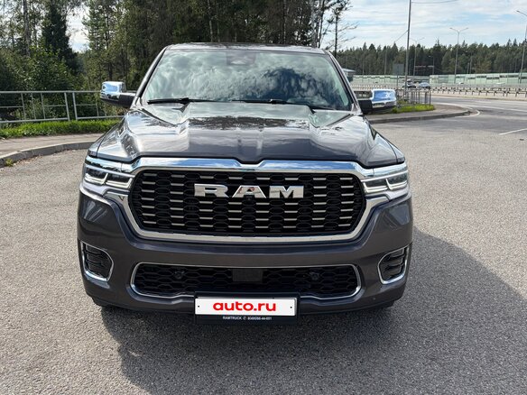 2025 Ram 1500 Crew Cab V Рестайлинг, серый, 9100000 рублей - вид 4