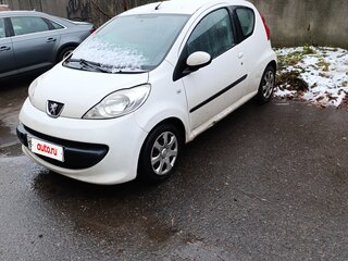 2010 Peugeot 107 I Рестайлинг, белый, 350000 рублей, вид 1
