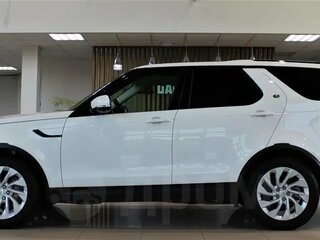 2021 Land Rover Discovery D250 V Рестайлинг, белый, 6585000 рублей, вид 4