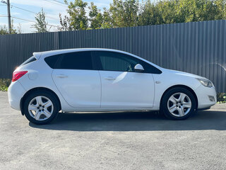 2011 Opel Astra J, белый, 649000 рублей, вид 4